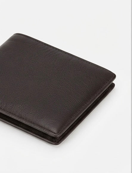 Classic leather bifold wallet 11